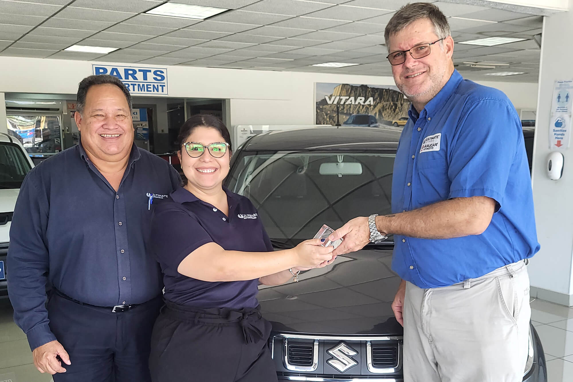 Sherylyn Lacle (centre) - Service Advisor Ultimate Automobile, Aruba